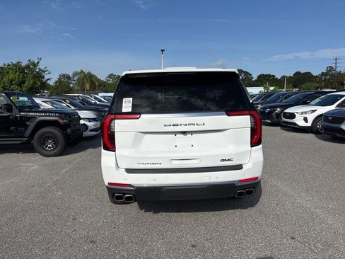 Used 2025 GMC Yukon Denali AWD/4WD image 4