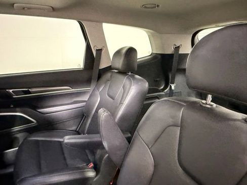 Used 2022 Kia Telluride S AWD/4WD image 34