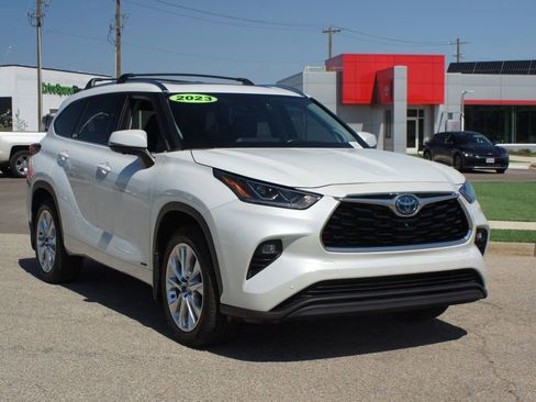 Used 2023 Toyota Highlander Limited image 2