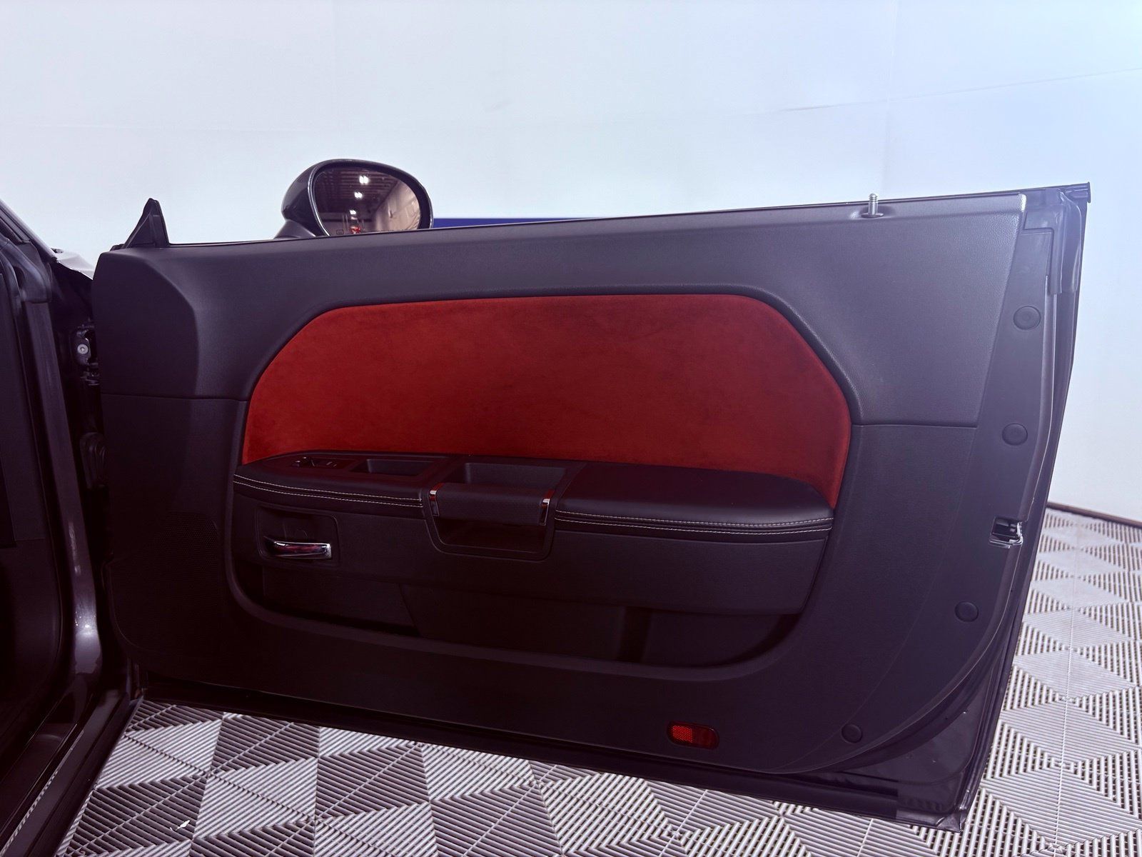 Used 2014 Dodge Challenger SRT8 w/ Harman/Kardon Audio Group RWD image 12