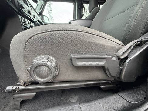 Used 2018 Jeep Wrangler Unlimited Sport S image 29