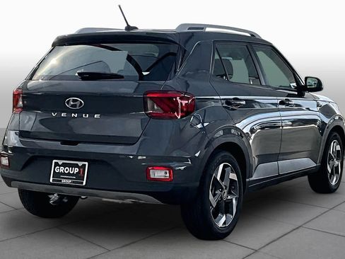 Used 2025 Hyundai Venue SEL FWD image 13