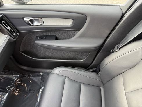 Certified 2025 Volvo XC40 B5 Core image 32