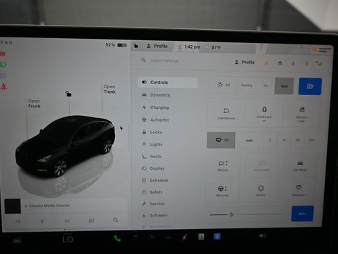 Used 2024 Tesla Model Y Long Range AWD/4WD image 13
