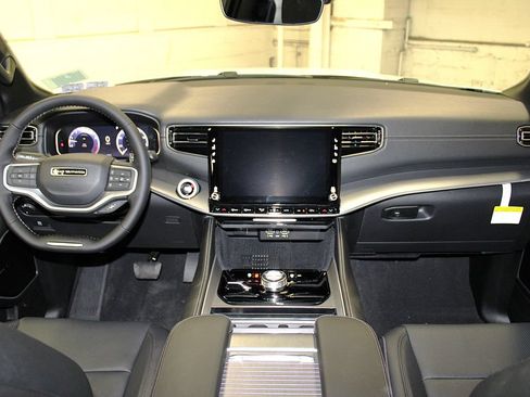 New 2026 Jeep Grand Wagoneer L Limited AWD/4WD image 9