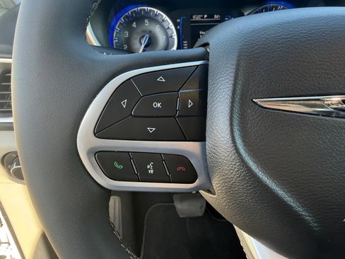 Used 2022 Chrysler Voyager LX FWD image 13