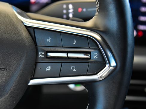 Used 2024 Chevrolet Traverse LT FWD image 39