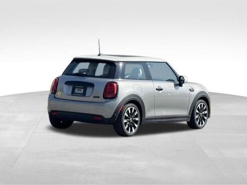 Certified 2024 MINI Cooper SE image 4