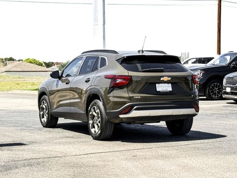 Used 2024 Chevrolet Trax LT FWD image 12