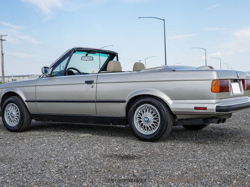 Used 1987 BMW 325i Convertible RWD image 4