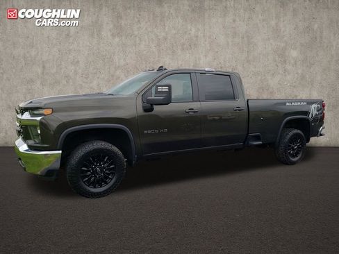 Used 2022 Chevrolet Silverado 3500 LT w/ Convenience Package AWD/4WD image 2