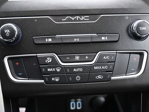 Used 2020 Ford Fusion SE image 27