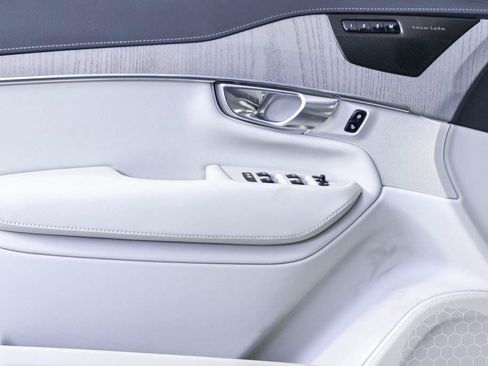 Certified 2025 Volvo XC90 T8 Ultra w/ Protection Package Premier AWD/4WD image 8