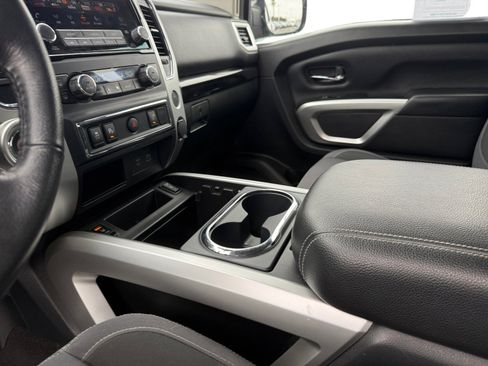 Used 2021 Nissan Titan SV w/ SV Convenience Package image 13