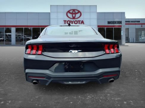 Used 2025 Ford Mustang Coupe RWD image 4