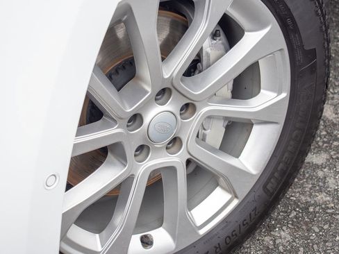 Used 2024 Land Rover Range Rover Sport SE image 9