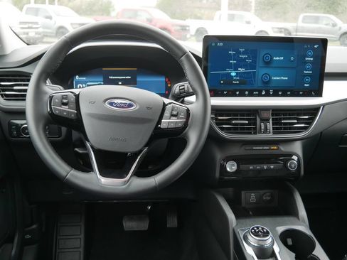 New 2025 Ford Escape SE w/ PHEV Premium Package FWD image 14