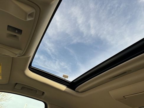 Used 2019 Cadillac Escalade Premium Luxury image 13