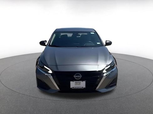 Used 2025 Nissan Altima 2.5 SV FWD image 3