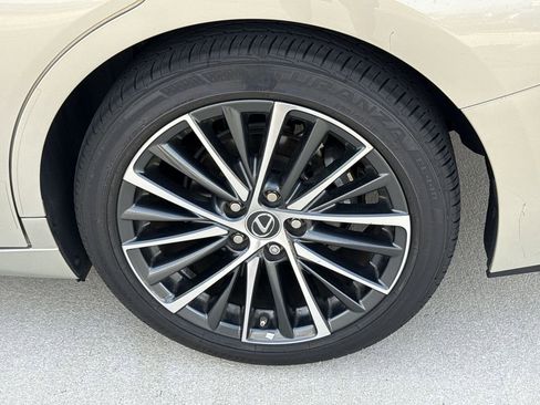 Used 2025 Lexus ES 350 w/ Premium Package FWD image 31
