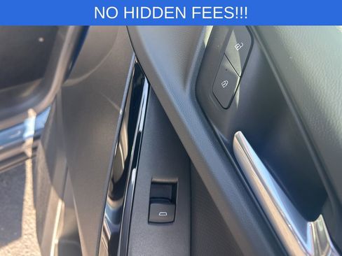 Used 2025 Chevrolet Equinox LT w/ Convenience Package II image 18