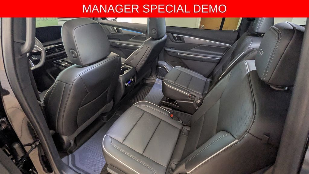 Used 2026 Buick Enclave Sport Touring w/ Power Package AWD/4WD image 11