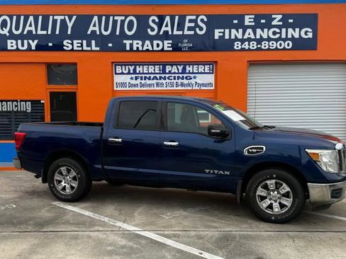 Used 2017 Nissan Titan SV image 1