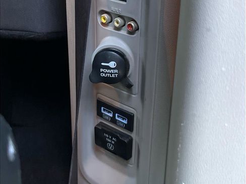 Used 2017 Dodge Grand Caravan SE w/ Power Window Group image 12