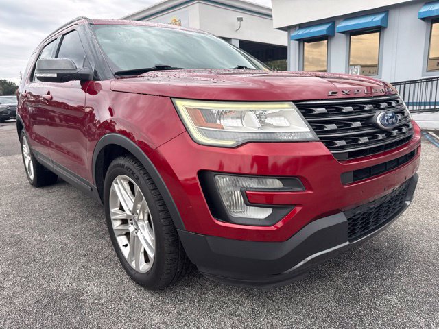 Used 2017 Ford Explorer XLT w/ Equipment Group 202A FWD image 4