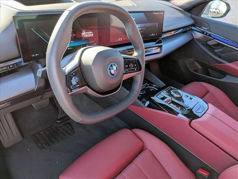 Used 2025 BMW i5 eDrive40i w/ Premium Package image 9