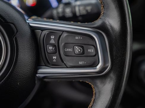 Used 2022 Jeep Wrangler Unlimited Sahara AWD/4WD image 32