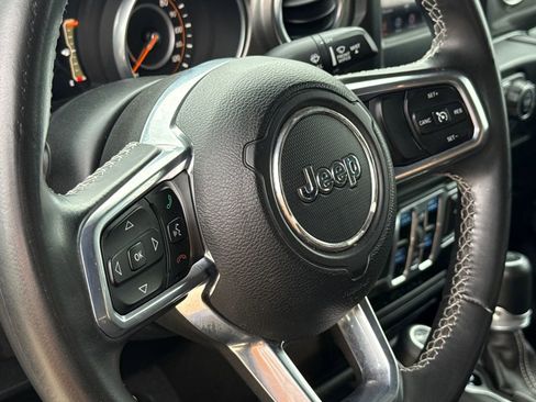 Used 2018 Jeep Wrangler Unlimited Sahara AWD/4WD image 29