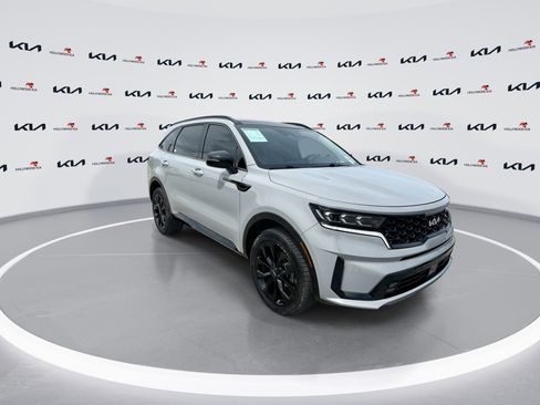 Certified 2022 Kia Sorento SX AWD/4WD image 2