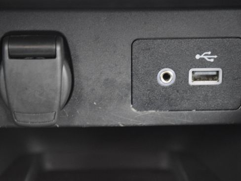 Used 2023 Nissan Versa SV image 17