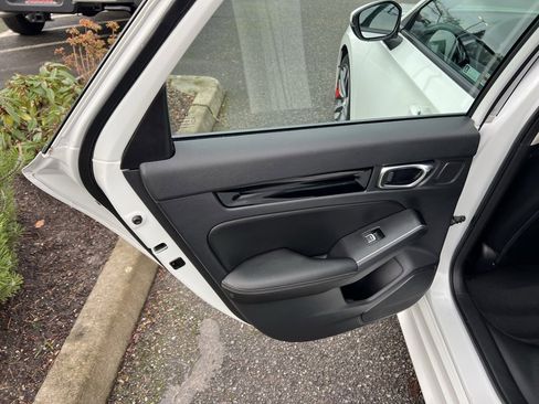 Used 2022 Honda Civic Touring image 13