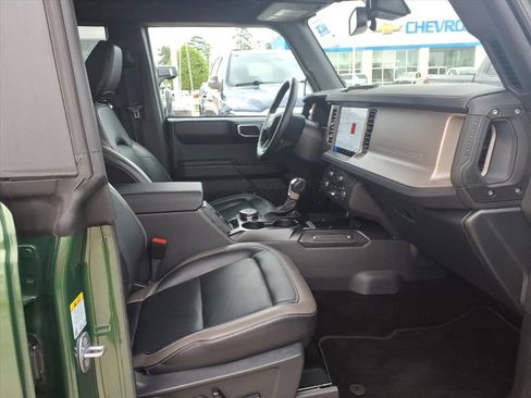 Used 2025 Ford Bronco Outer Banks image 17