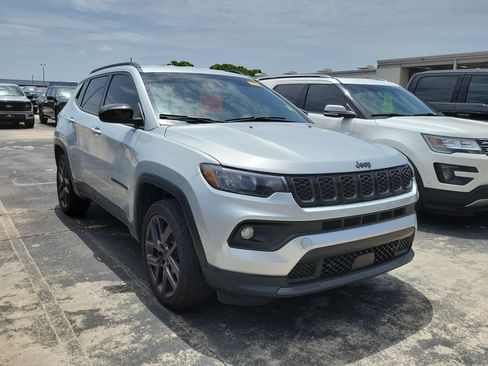 Used 2026 Jeep Compass Latitude AWD/4WD image 6