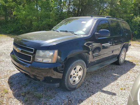 Used 2011 Chevrolet Tahoe LS image 2