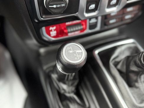 Used 2024 Jeep Wrangler Willys image 17