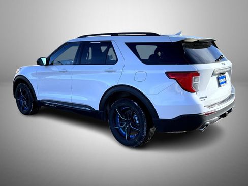 Used 2023 Ford Explorer XLT w/ Equipment Group 202A image 7