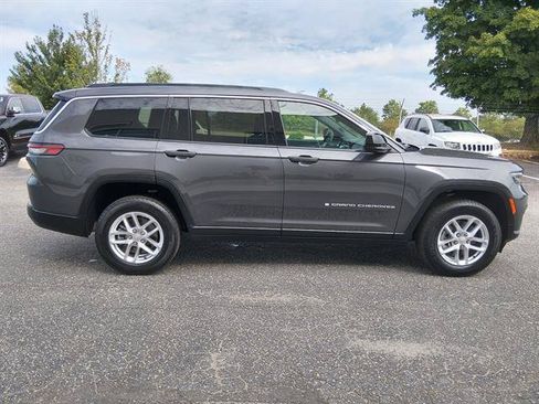 Certified 2025 Jeep Grand Cherokee L Laredo RWD image 2