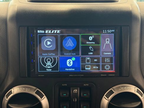 Used 2015 Jeep Wrangler Unlimited Sahara w/ Connectivity Group AWD/4WD image 11