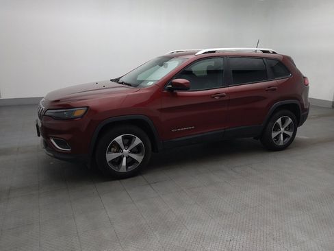 Used 2019 Jeep Cherokee Limited AWD/4WD image 2