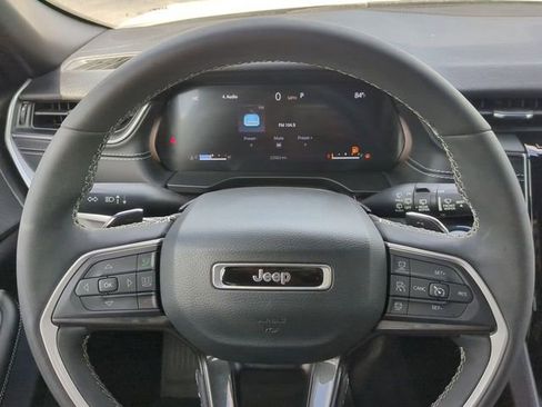 Used 2023 Jeep Grand Cherokee L Laredo image 33