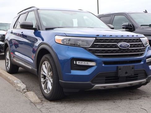 Used 2023 Ford Explorer XLT w/ Equipment Group 202A AWD/4WD image 3
