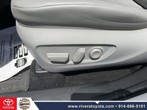 Used 2022 Toyota Highlander XLE AWD/4WD image 14