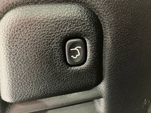 Used 2018 Jeep Grand Cherokee Altitude image 22