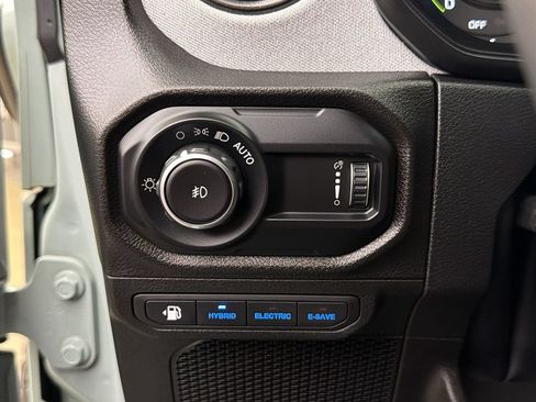 Used 2024 Jeep Wrangler Unlimited AWD/4WD image 25
