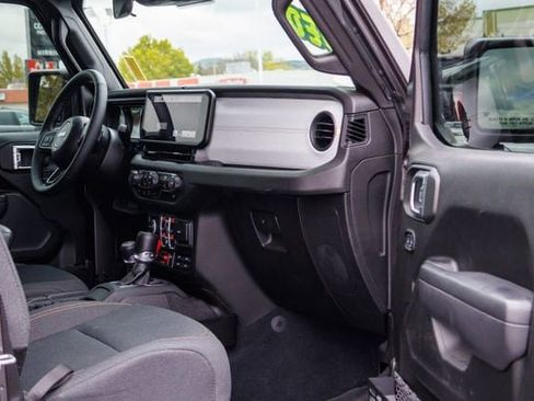 Used 2025 Jeep Wrangler Unlimited Sport AWD/4WD image 20