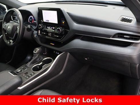 Certified 2025 Toyota Highlander XSE image 40